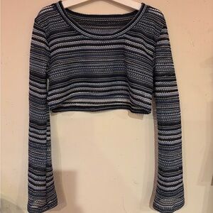 blue long sleeve crop top